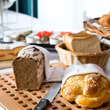 格斯夫 - 科拉尔国际餐厅酒店 酒店 德意志兰茨贝格